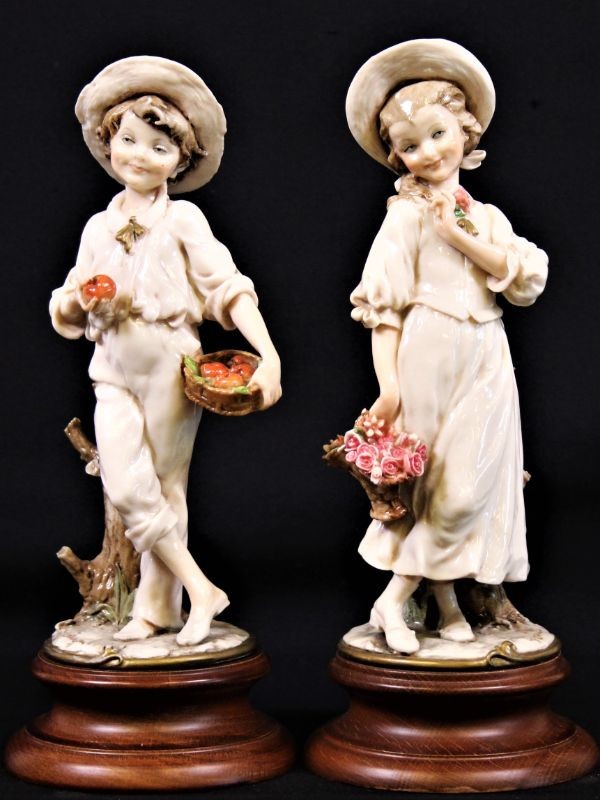 Een duo figurines : Guiseppe Armani : Capodimonte